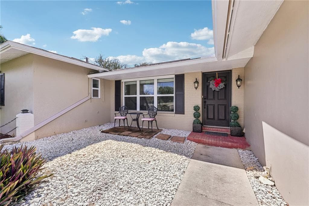 498 Echo Cir, Marco Island, FL 34145-4