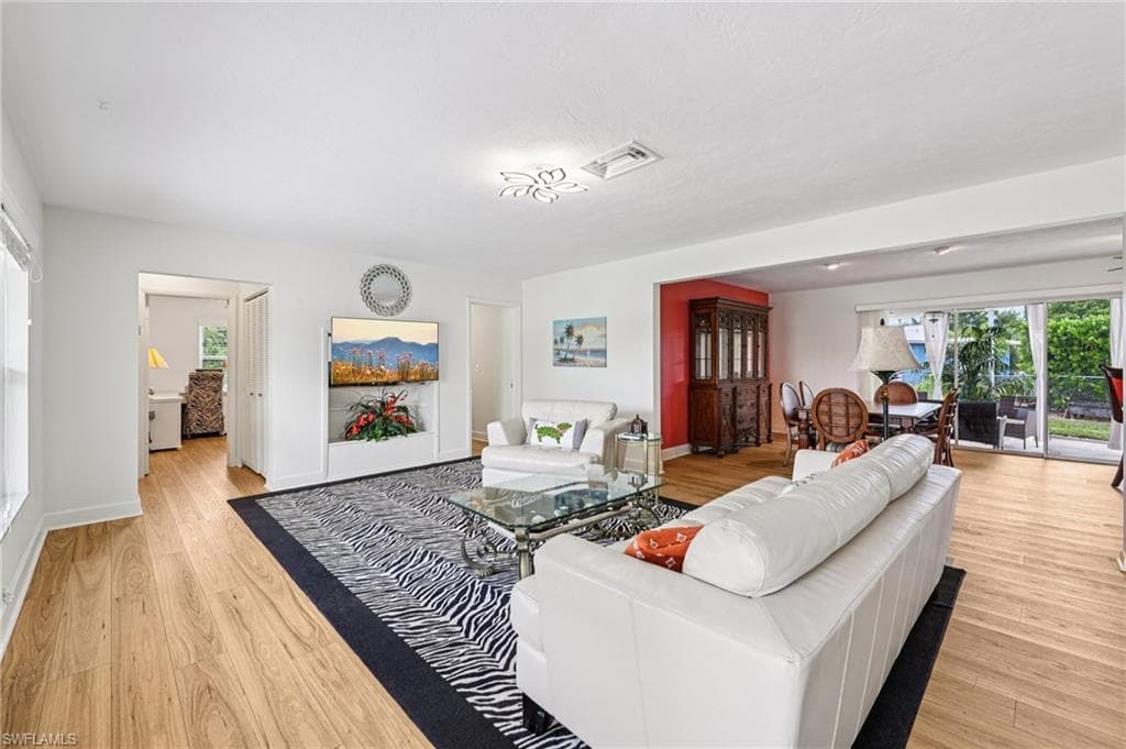 498 Echo Cir, Marco Island, FL 34145-5