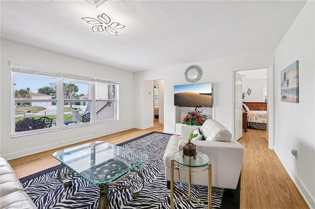 498 Echo Cir, Marco Island, FL 34145-7