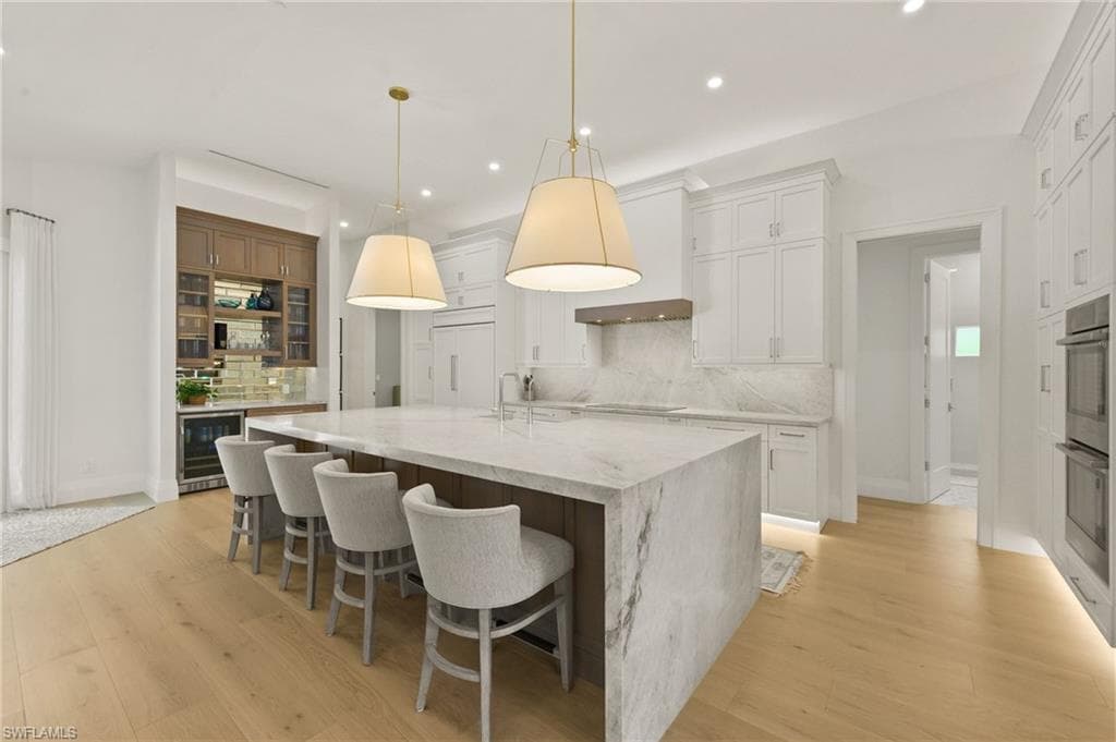 6689 Mill Run Cir, Naples, FL 34109-9