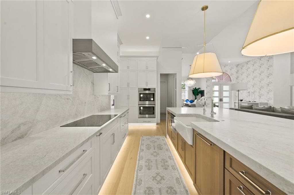 6689 Mill Run Cir, Naples, FL 34109-13