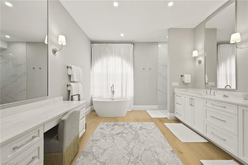 6689 Mill Run Cir, Naples, FL 34109-22