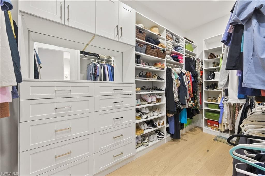 6689 Mill Run Cir, Naples, FL 34109-24