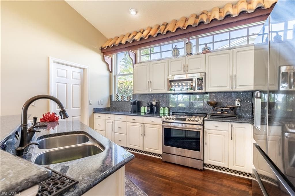 834 Coldstream Ct, Naples, FL 34104-5