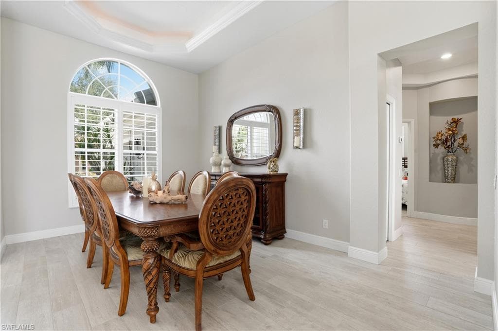1676 Manchester Ct, Naples, FL 34109-8