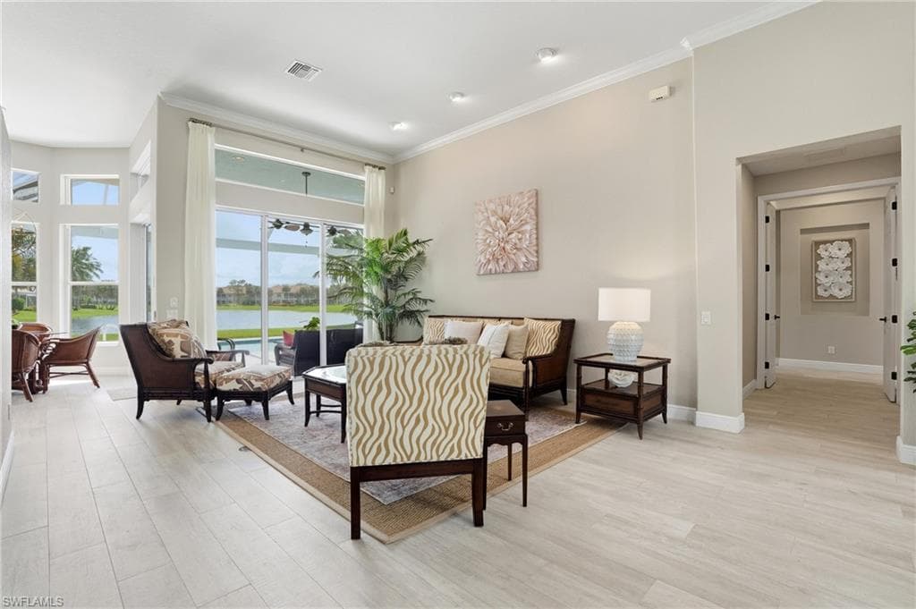 1676 Manchester Ct, Naples, FL 34109-10