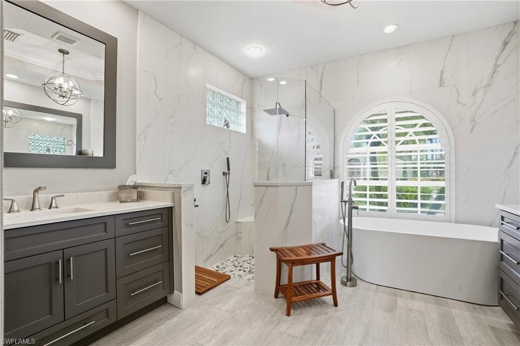 1676 Manchester Ct, Naples, FL 34109-20