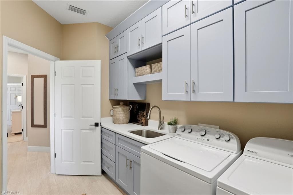 1676 Manchester Ct, Naples, FL 34109-27