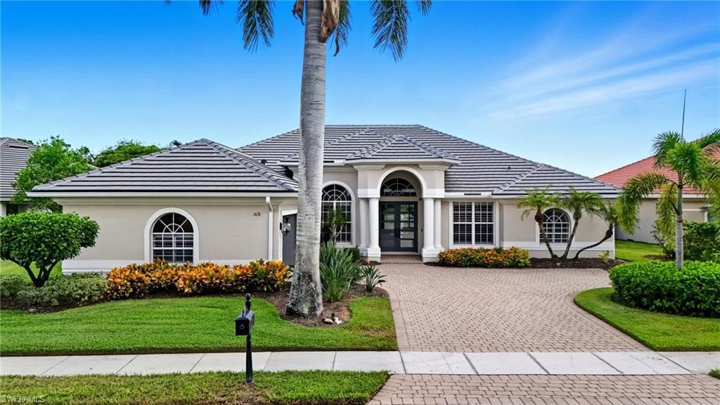 1676 Manchester Ct, Naples, FL 34109-1