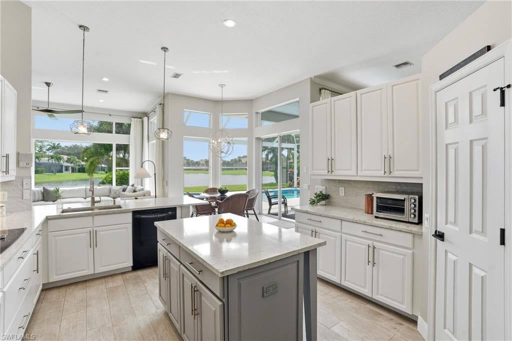 1676 Manchester Ct, Naples, FL 34109-5