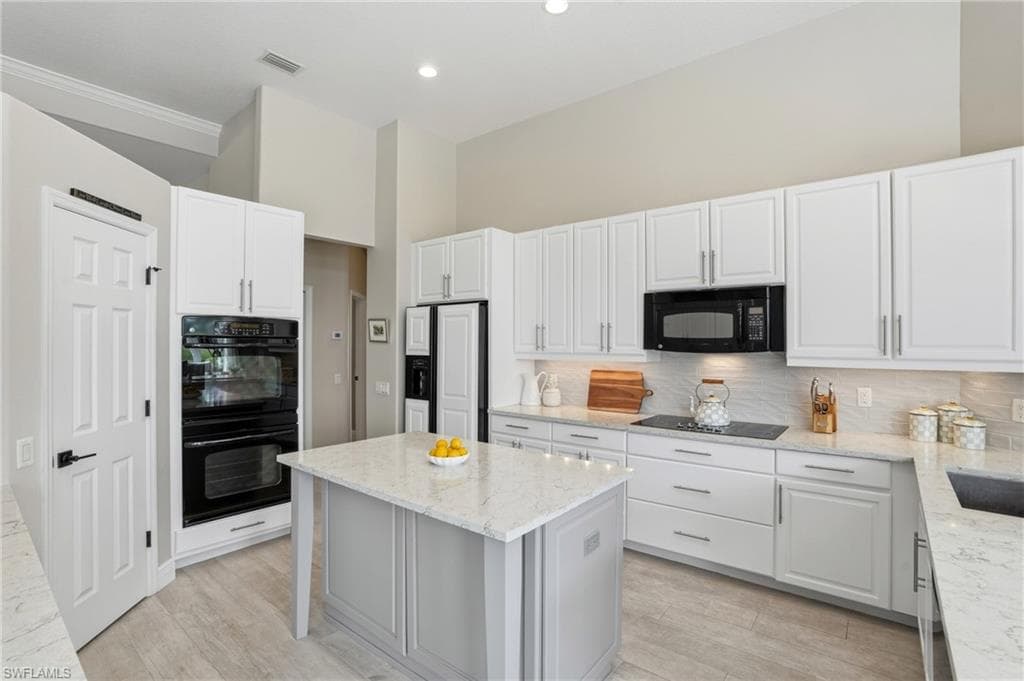 1676 Manchester Ct, Naples, FL 34109-6
