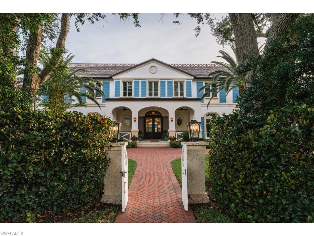 4296 Cutlass Ln, Naples, FL 34102-2