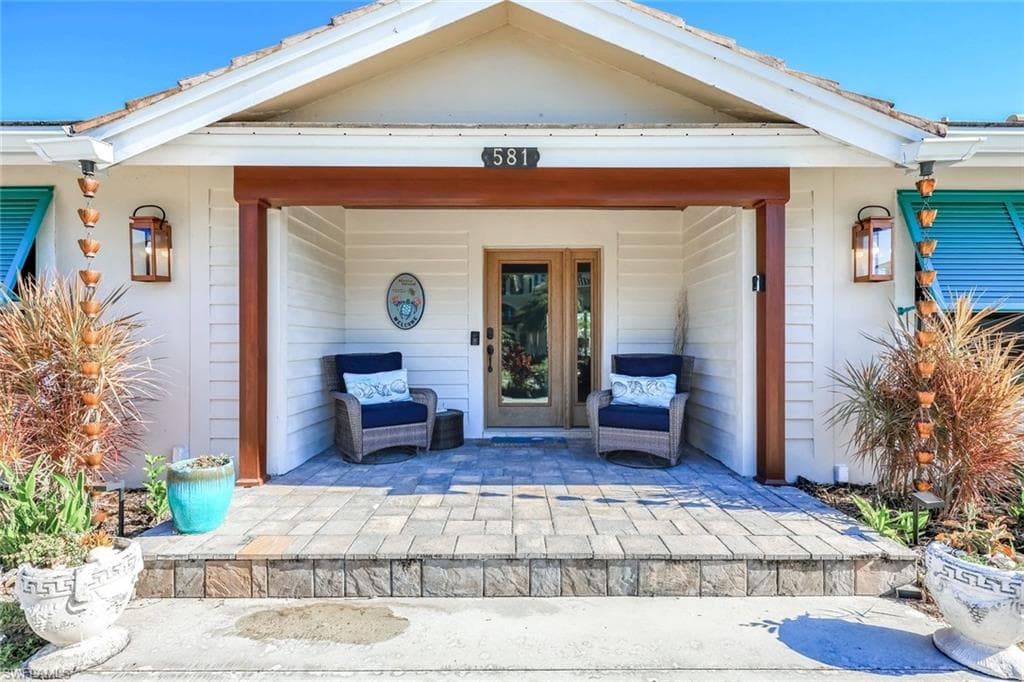 581 Spinnaker Dr, Marco Island, FL 34145-8