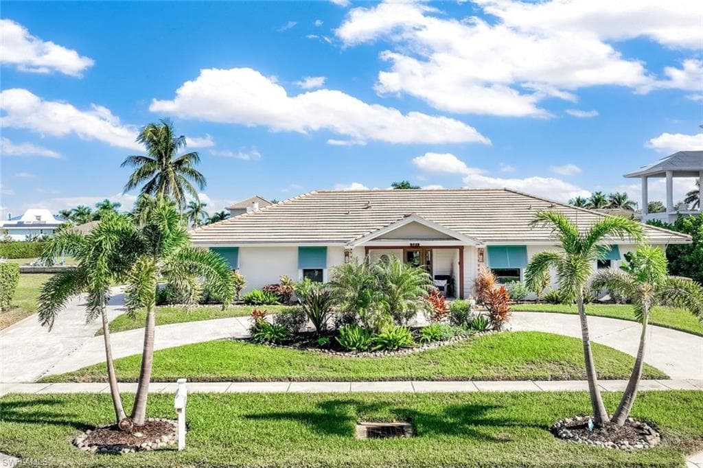 581 Spinnaker Dr, Marco Island, FL 34145-6