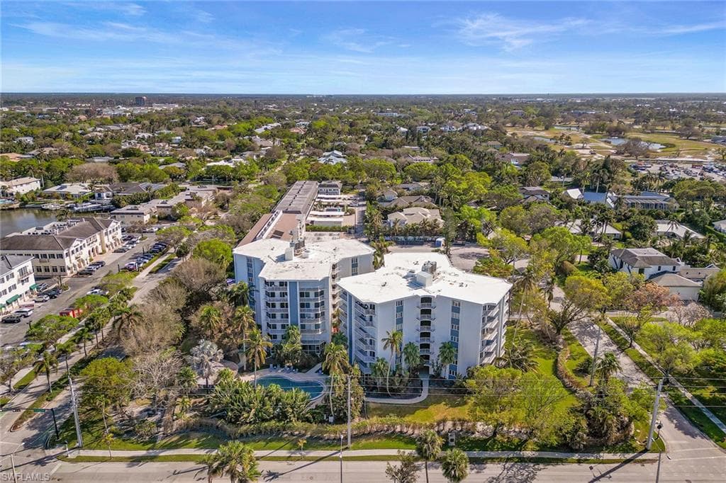 1300 Gulf Shore Blvd N 511, Naples, FL 34102-18