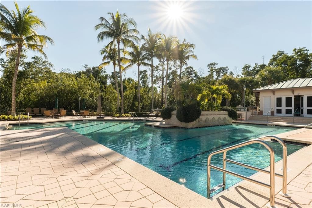 455 Cove Tower Dr 1101, Naples, FL 34110-38