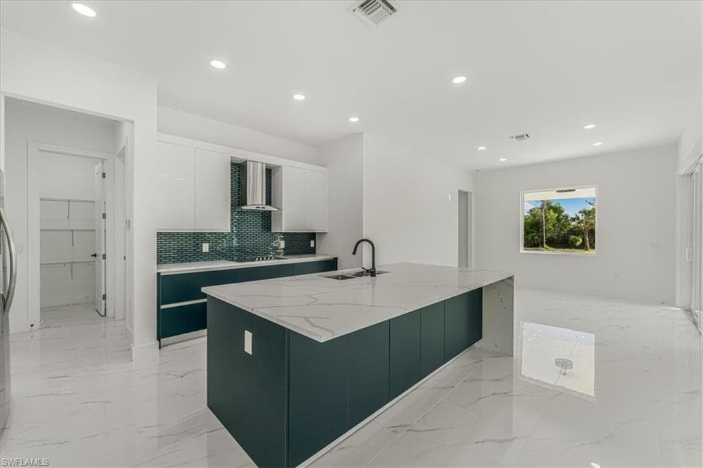 2941 37th Ave NE, Naples, FL 34120-40