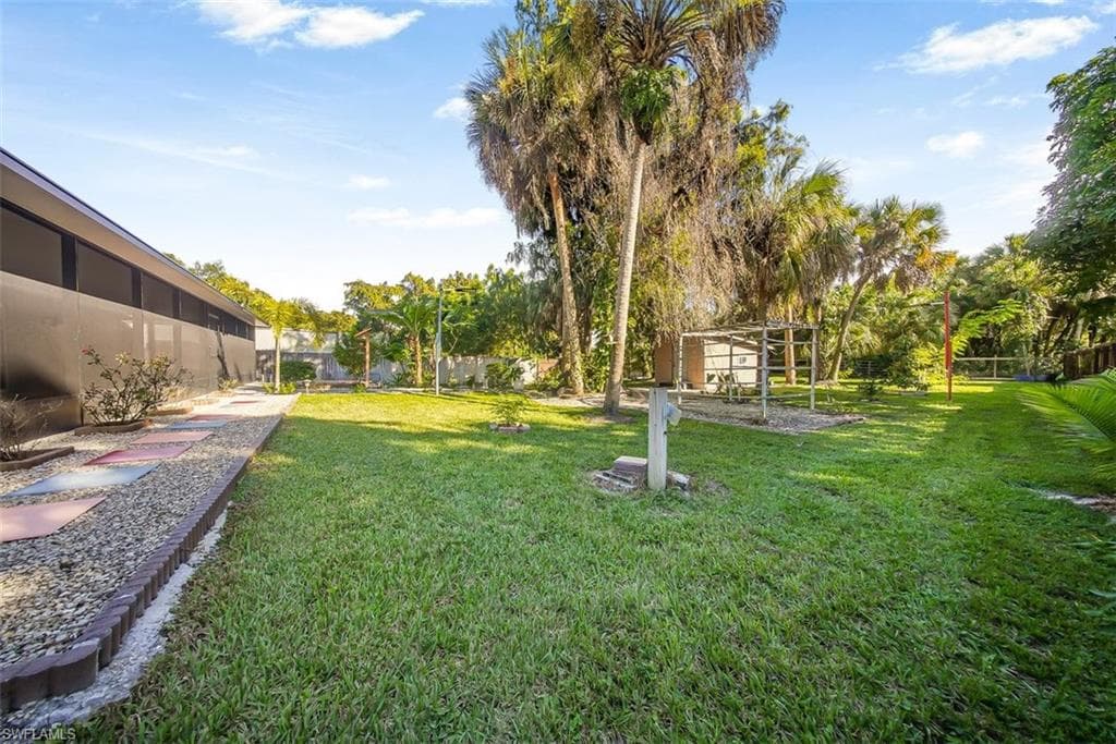 2130 Golden Gate Blvd W, Naples, FL 34120-21