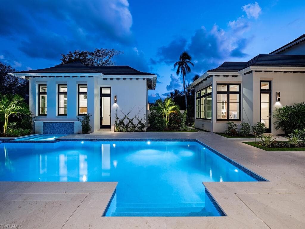 1795 Gordon Dr, Naples, FL 34102-3