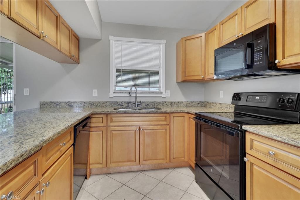 1121 9th Ave, Cape Coral, FL 33991-8