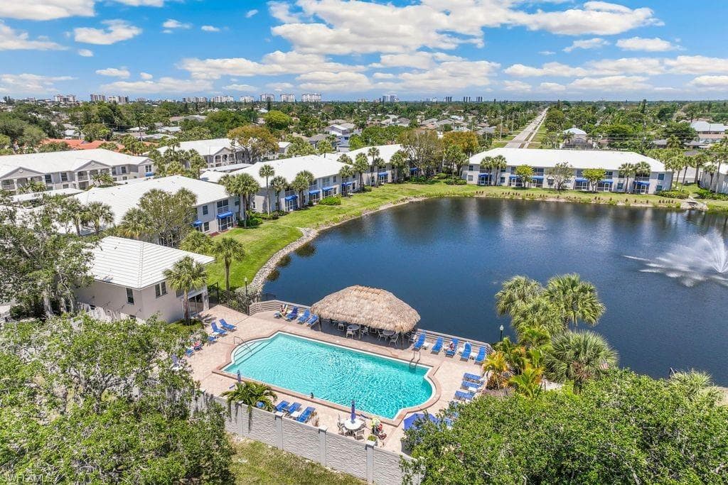 876 Gulf Pavilion Dr 101, Naples, FL 34108-21