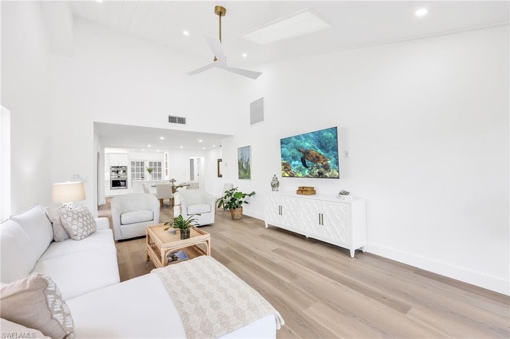 34 Water Oaks Way 5-17, Naples, FL 34105-4