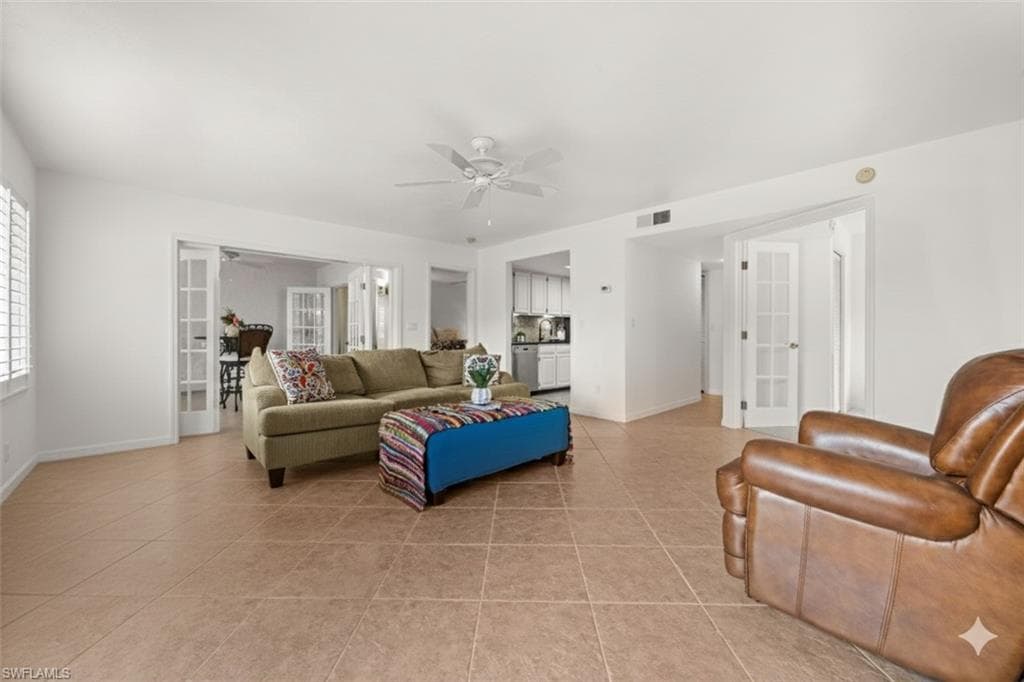 3052 Kings Lake Blvd, Naples, FL 34112-8