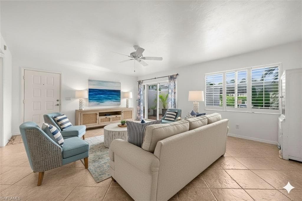 3052 Kings Lake Blvd, Naples, FL 34112-9