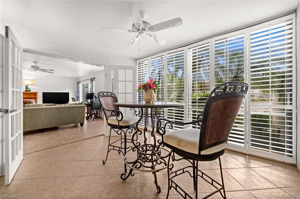 3052 Kings Lake Blvd, Naples, FL 34112-16