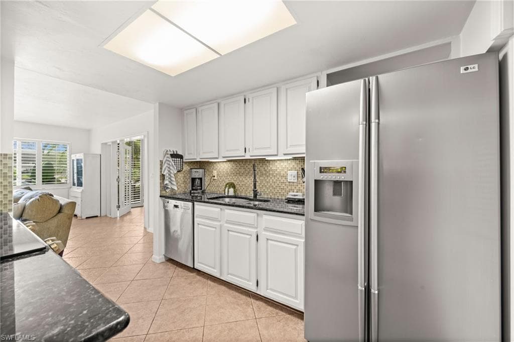 3052 Kings Lake Blvd, Naples, FL 34112-21