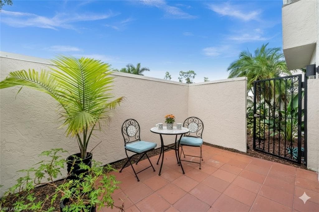3052 Kings Lake Blvd, Naples, FL 34112-31
