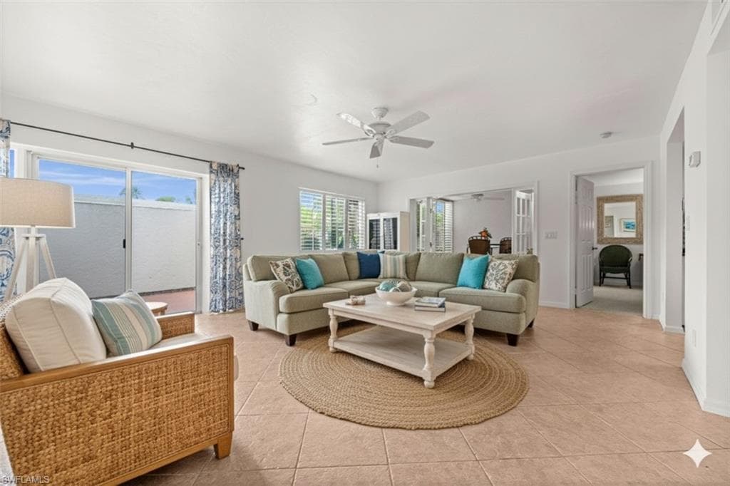 3052 Kings Lake Blvd, Naples, FL 34112-5