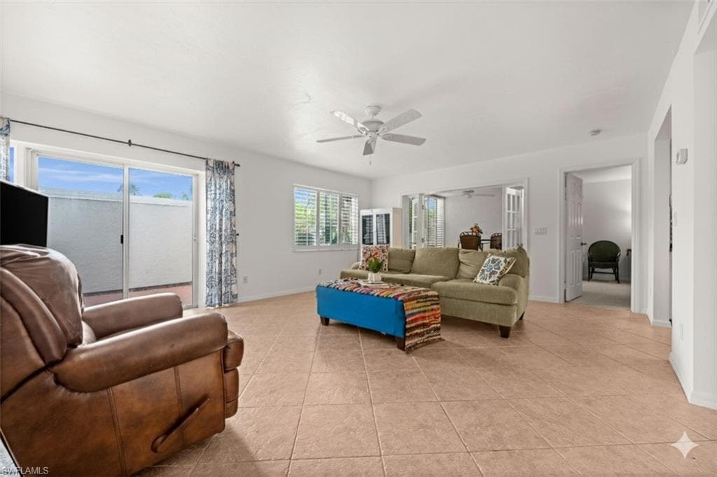 3052 Kings Lake Blvd, Naples, FL 34112-6