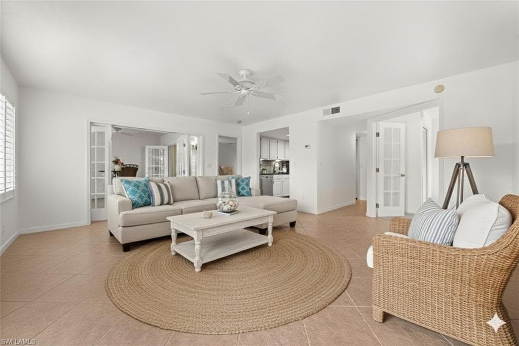 3052 Kings Lake Blvd, Naples, FL 34112-7