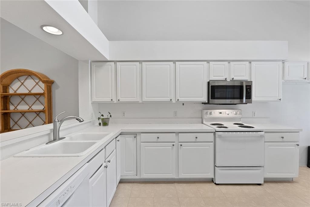 2405 Harmony Ln 203, Naples, FL 34109-9