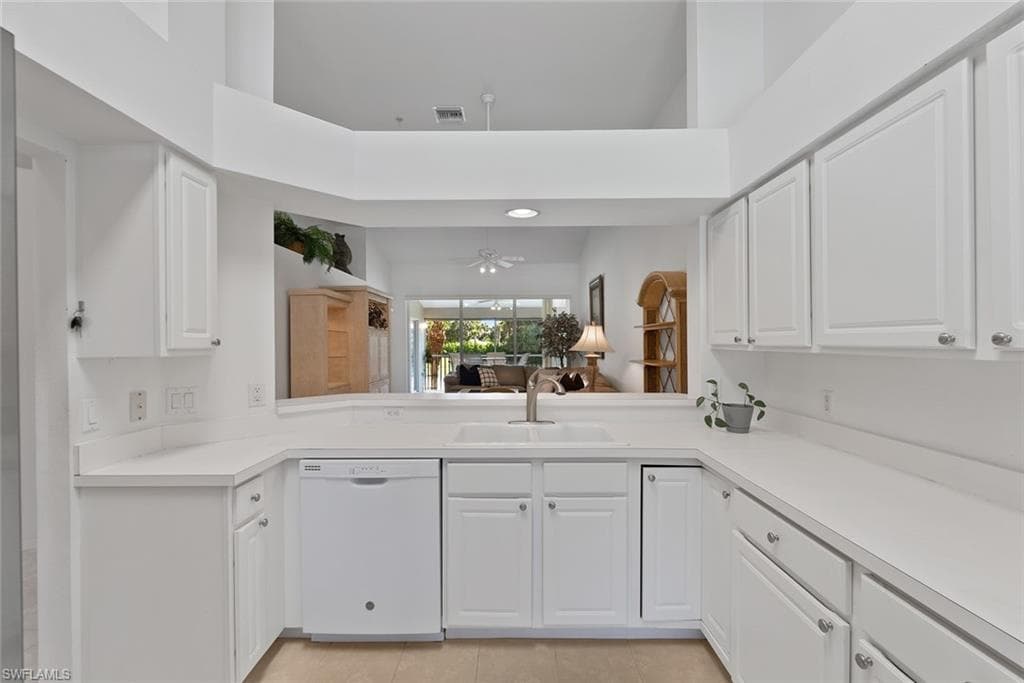 2405 Harmony Ln 203, Naples, FL 34109-3