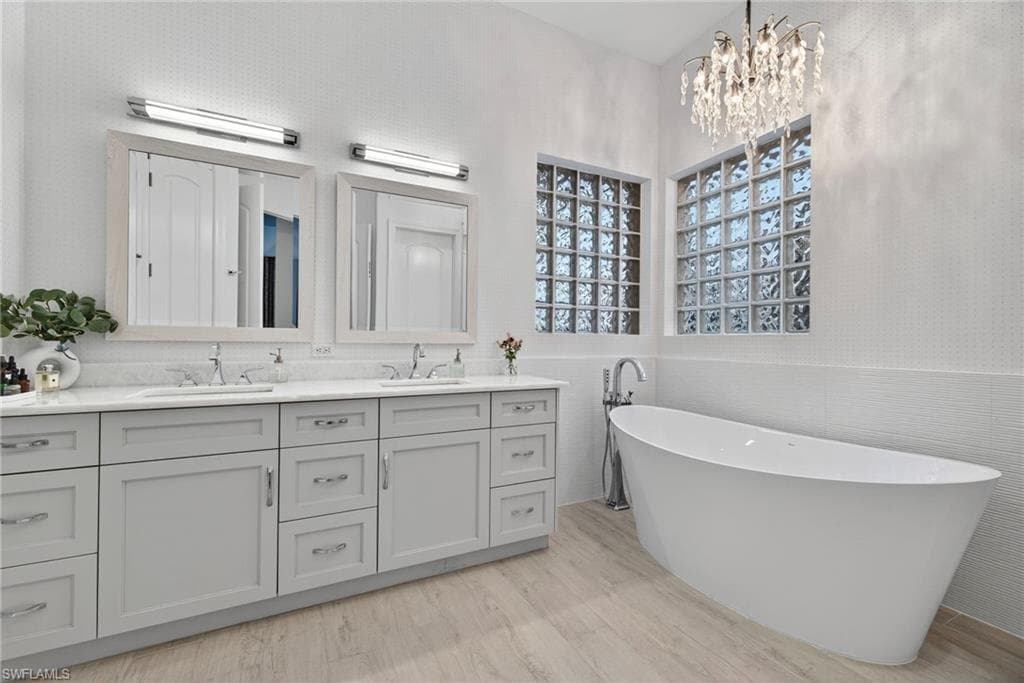 6003 Hammock Isles Cir, Naples, FL 34119-17
