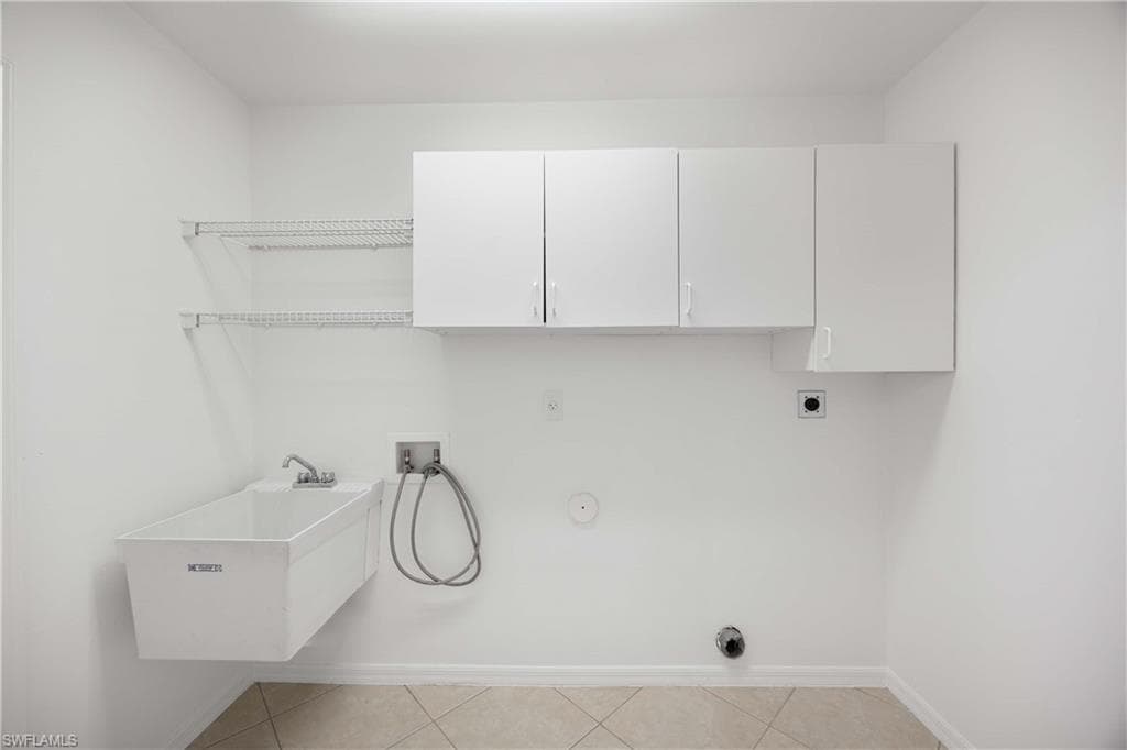 3302 Arlette Dr, Naples, FL 34109-20