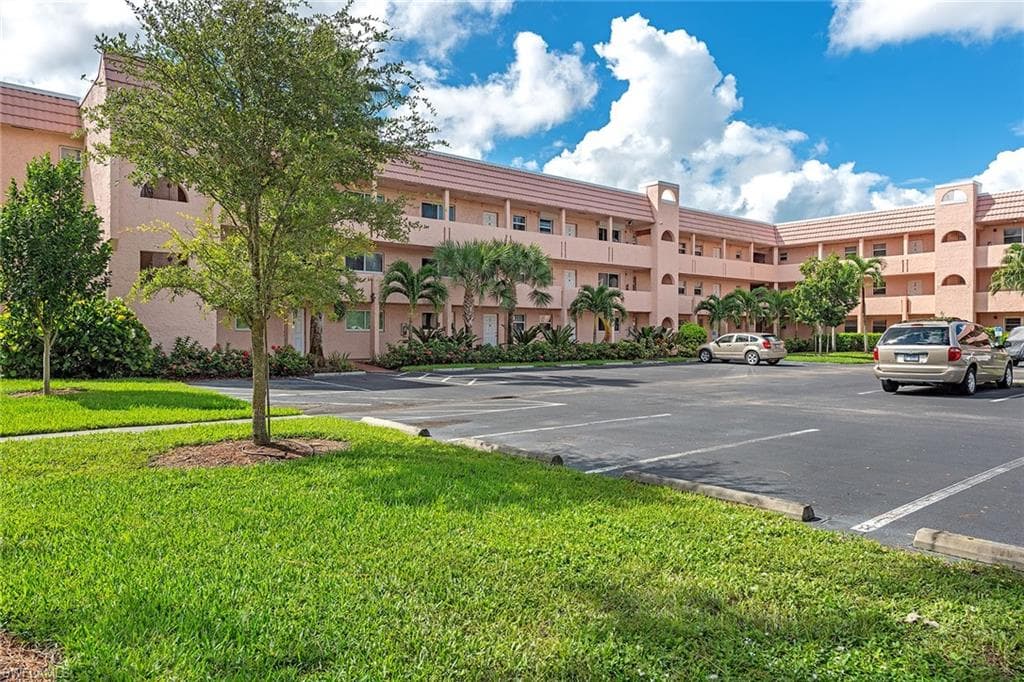 200 Forest Lakes Blvd 201, Naples, FL 34105-2