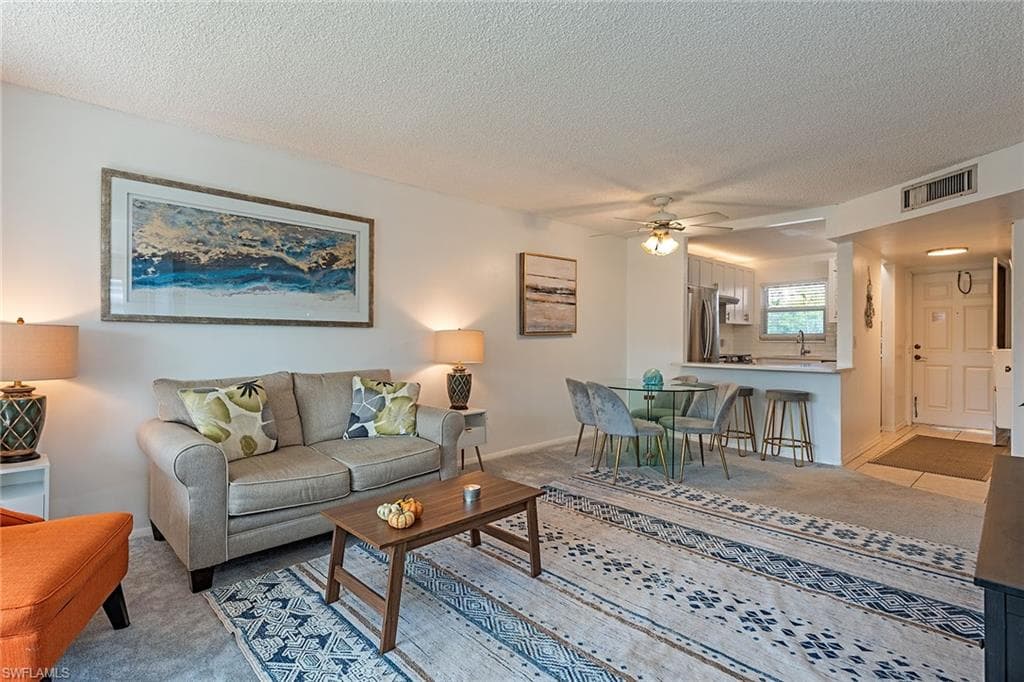 200 Forest Lakes Blvd 201, Naples, FL 34105-4