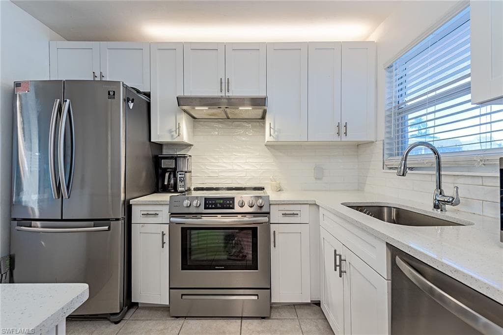 200 Forest Lakes Blvd 201, Naples, FL 34105-6