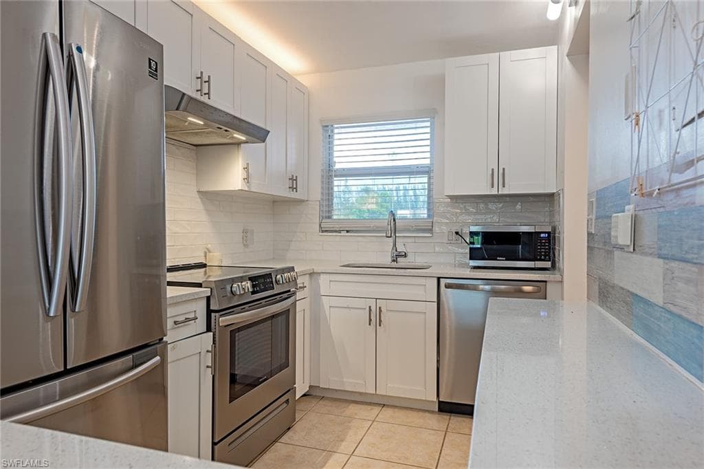 200 Forest Lakes Blvd 201, Naples, FL 34105-7