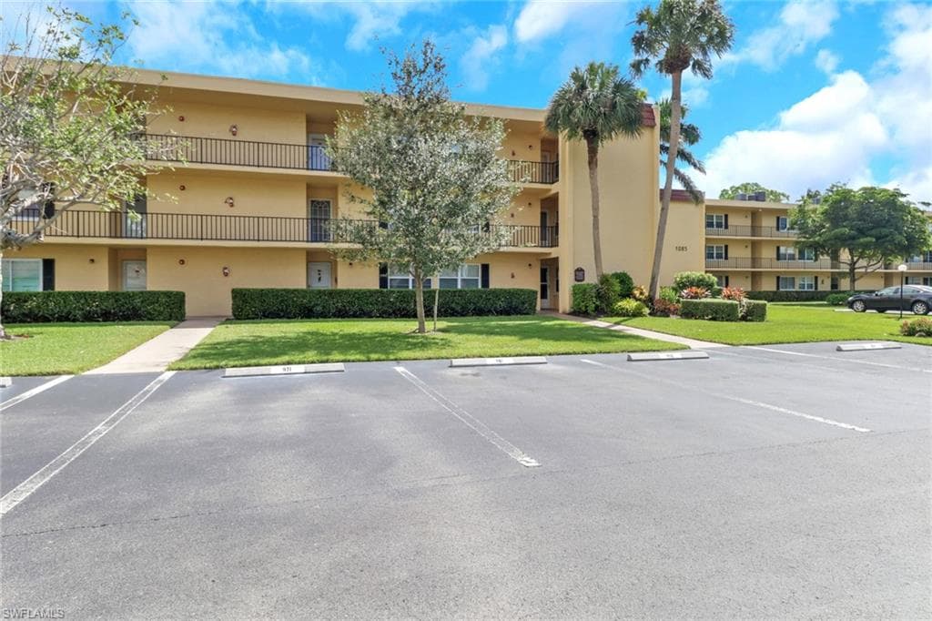 1086 Forest Lakes Dr 9109, Naples, FL 34105-1