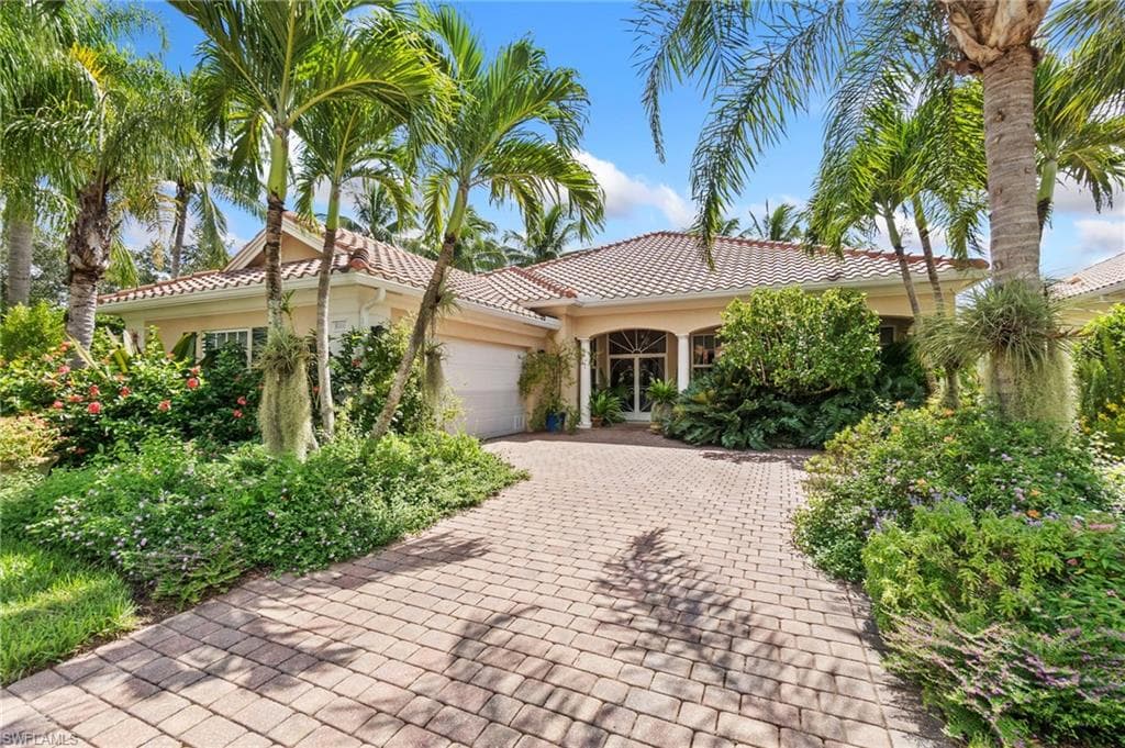 8000 Wilfredo Ct, Naples, FL 34114-1