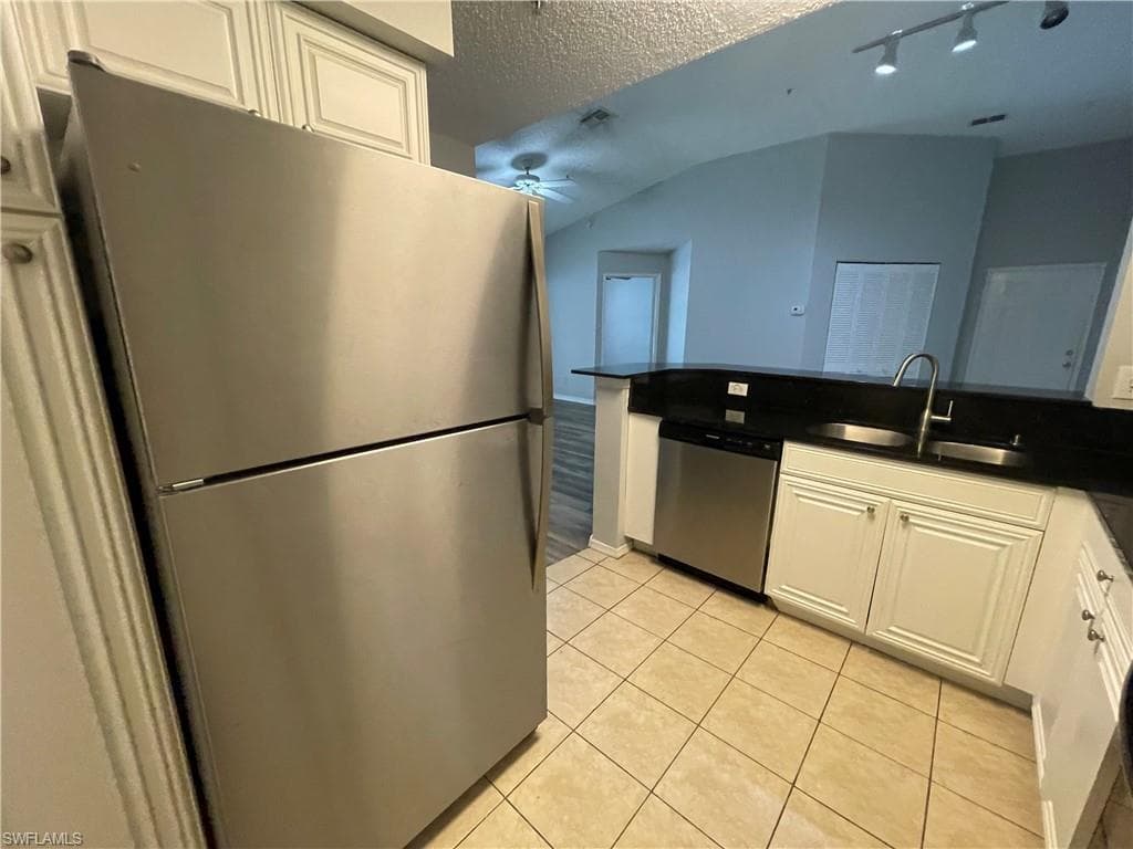 8215 Ibis Club Dr 113, Naples, FL 34104-8