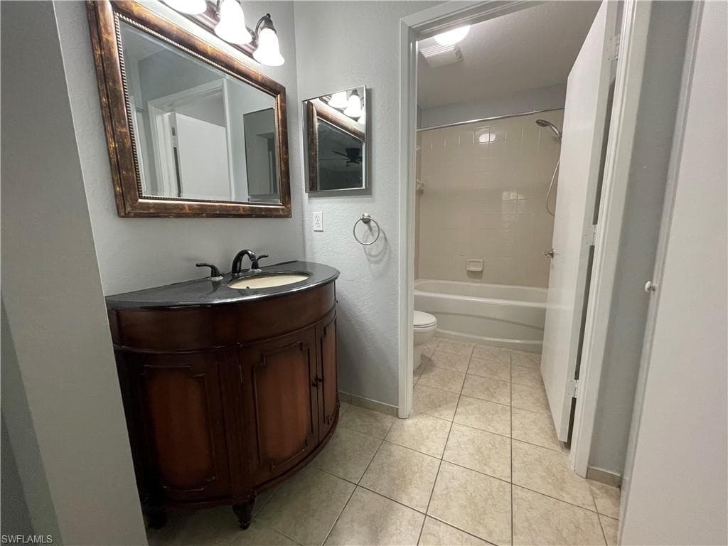 8215 Ibis Club Dr 113, Naples, FL 34104-11