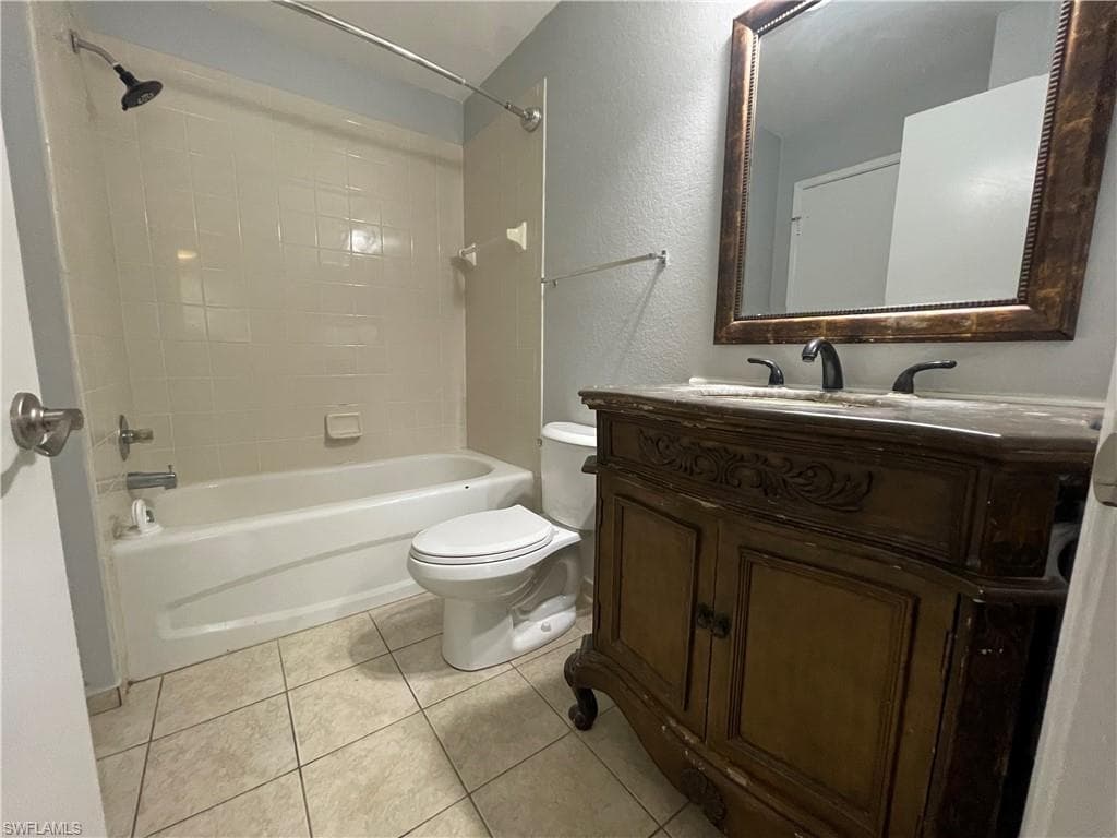 8215 Ibis Club Dr 113, Naples, FL 34104-15