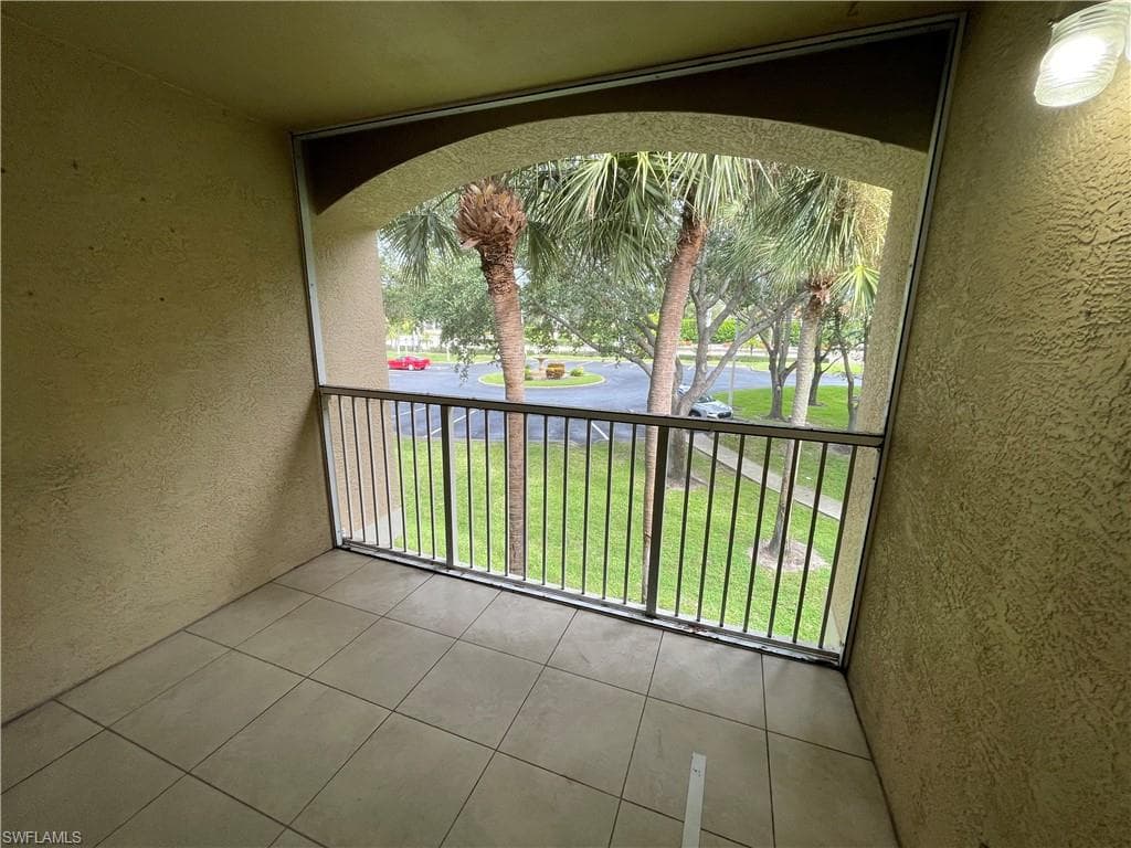 8215 Ibis Club Dr 113, Naples, FL 34104-16