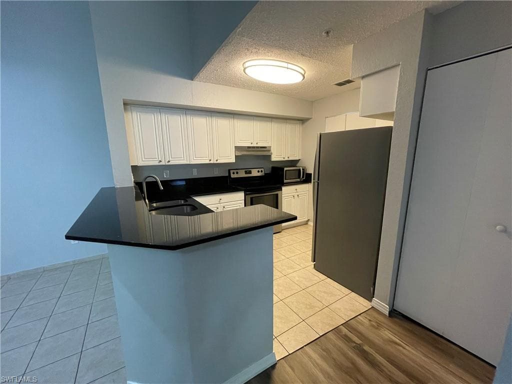 8215 Ibis Club Dr 113, Naples, FL 34104-5