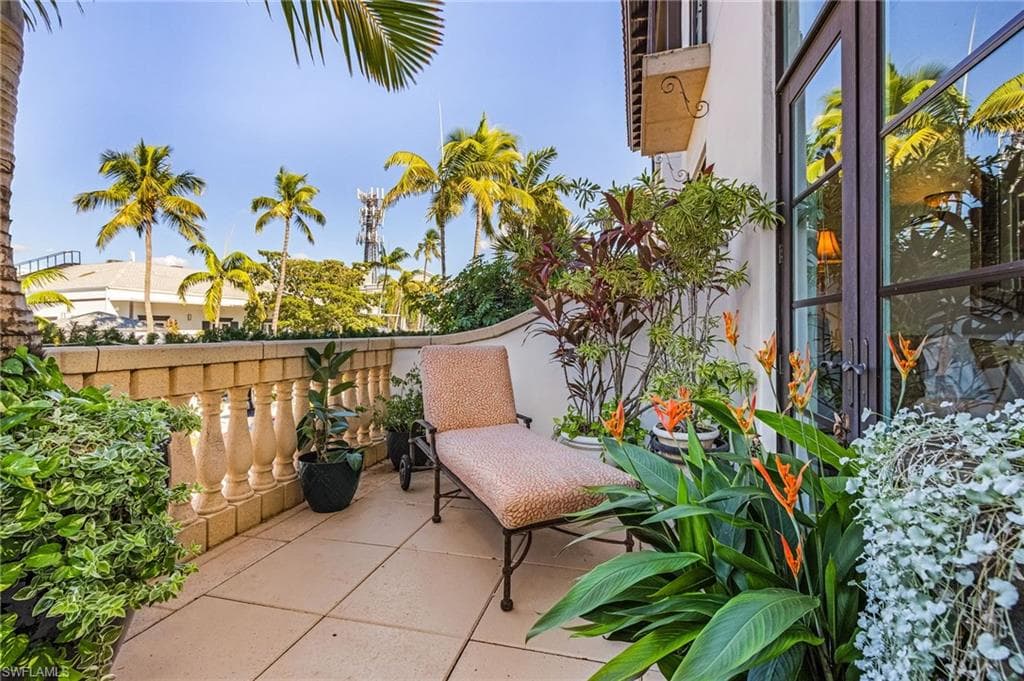 780 5th Ave S 3, Naples, FL 34102-25